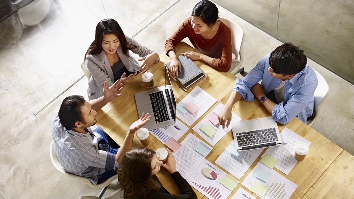 skill yang wajib dimiliki fresh graduate di dunia kerja 2025 